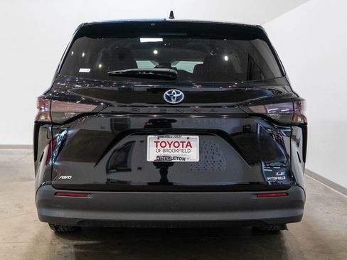 Used 2024 Toyota Sienna LE image 8