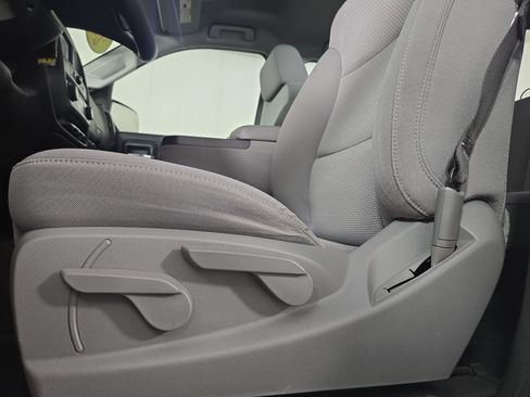 Used 2018 Chevrolet Silverado 1500 W/T AWD/4WD image 27