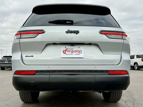 Used 2024 Jeep Grand Cherokee L Altitude image 17