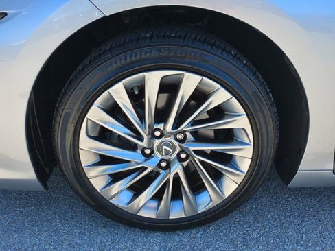 Used 2023 Lexus ES 350 w/ Ultra Luxury Package image 10