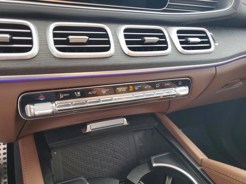 Certified 2025 Mercedes-Benz GLS 450 4MATIC image 38