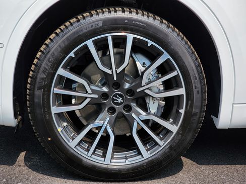 Used 2025 Maserati Grecale GT AWD/4WD image 5