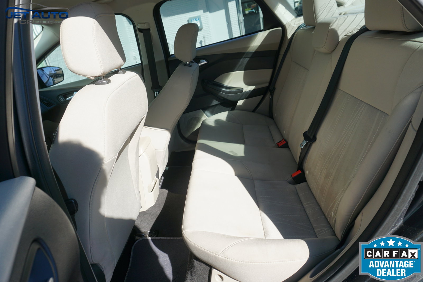Used 2018 Ford Focus SE w/ SE Appearance Package FWD image 19