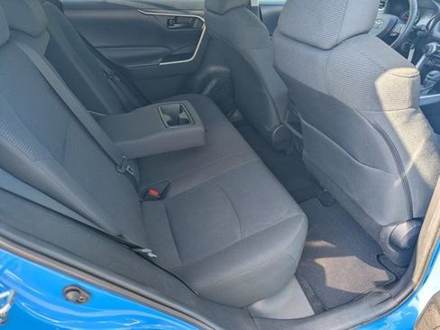 Used 2021 Toyota RAV4 LE image 14