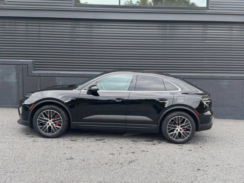 Certified 2025 Porsche Macan 4S Electric AWD/4WD image 7