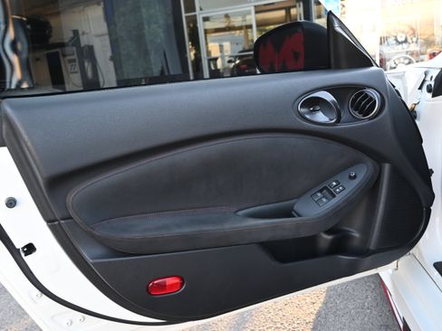 Used 2015 Nissan 370Z NISMO image 45