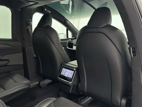 Used 2022 Tesla Model X Plaid image 21