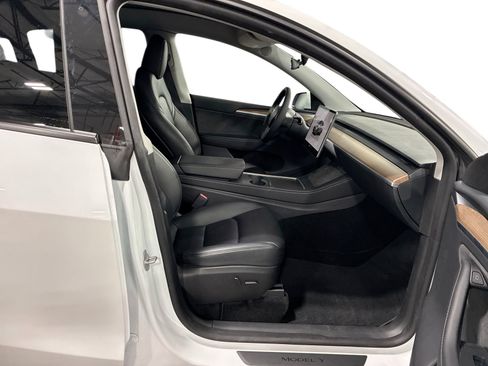 Certified 2023 Tesla Model Y Long Range AWD/4WD image 13