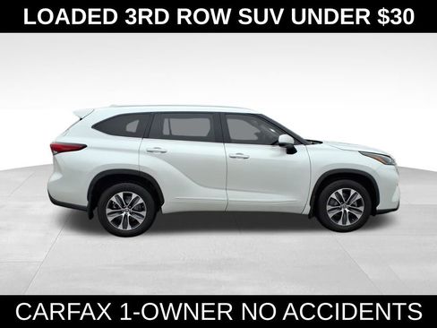 Used 2022 Toyota Highlander XLE AWD/4WD image 9