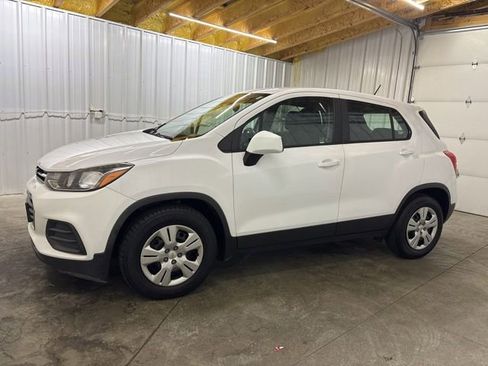 Used 2018 Chevrolet Trax LS FWD image 4