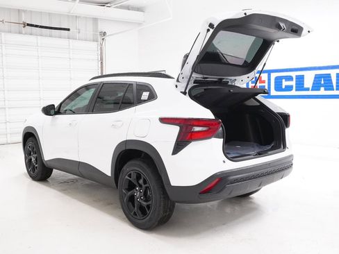 New 2026 Chevrolet Trax LT w/ Driver Confidence Package image 7