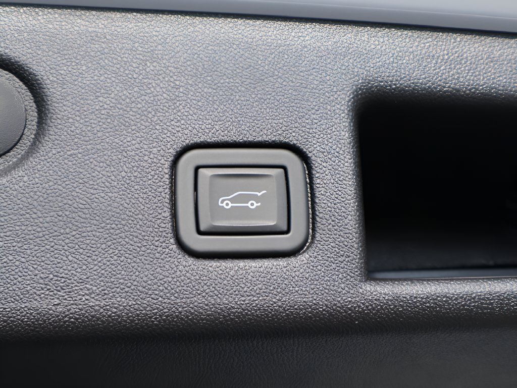 Used 2024 Chevrolet Equinox Premier FWD image 18