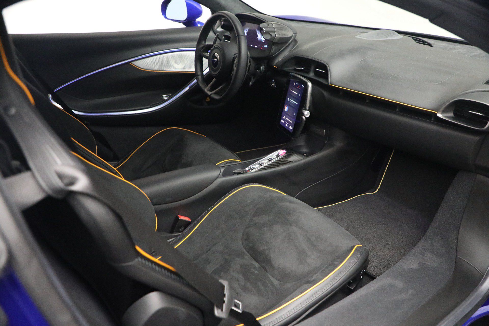Used 2024 McLaren Artura RWD image 26