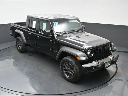 Used 2021 Jeep Gladiator Sport image 38