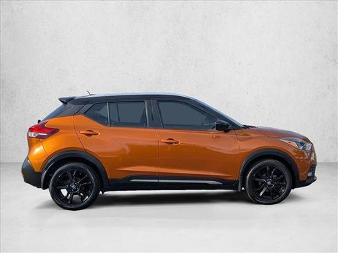 Used 2020 Nissan Kicks SR w/ SR Premium Package image 3
