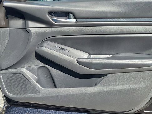 Used 2024 Nissan Altima 2.5 SV image 14