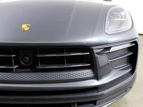 Certified 2024 Porsche Macan AWD/4WD image 11