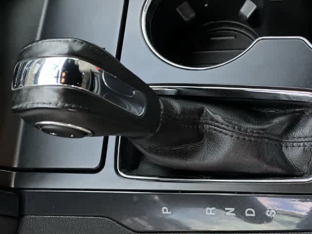 Used 2018 Ford Explorer XLT w/ Equipment Group 201A FWD image 16