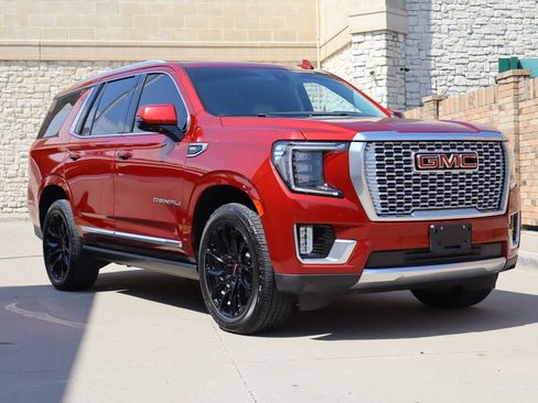 Used 2021 GMC Yukon Denali w/ Denali Premium Package AWD/4WD image 2