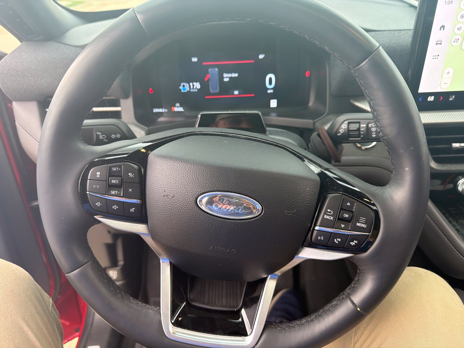 Certified 2025 Ford Explorer Platinum RWD image 19