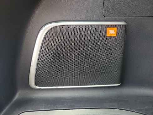 Used 2023 Toyota Venza Limited image 9