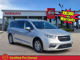 Used 2023 Chrysler Pacifica Touring-L video 1