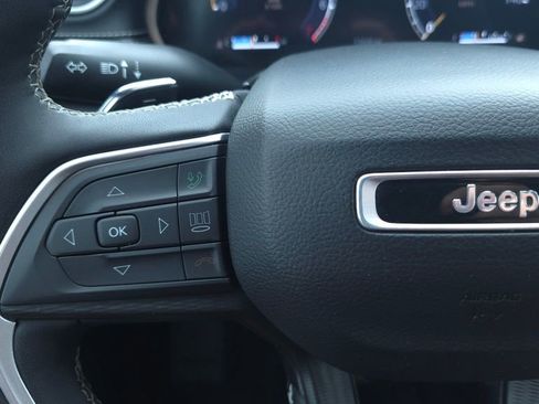 Certified 2024 Jeep Grand Cherokee Altitude AWD/4WD image 28