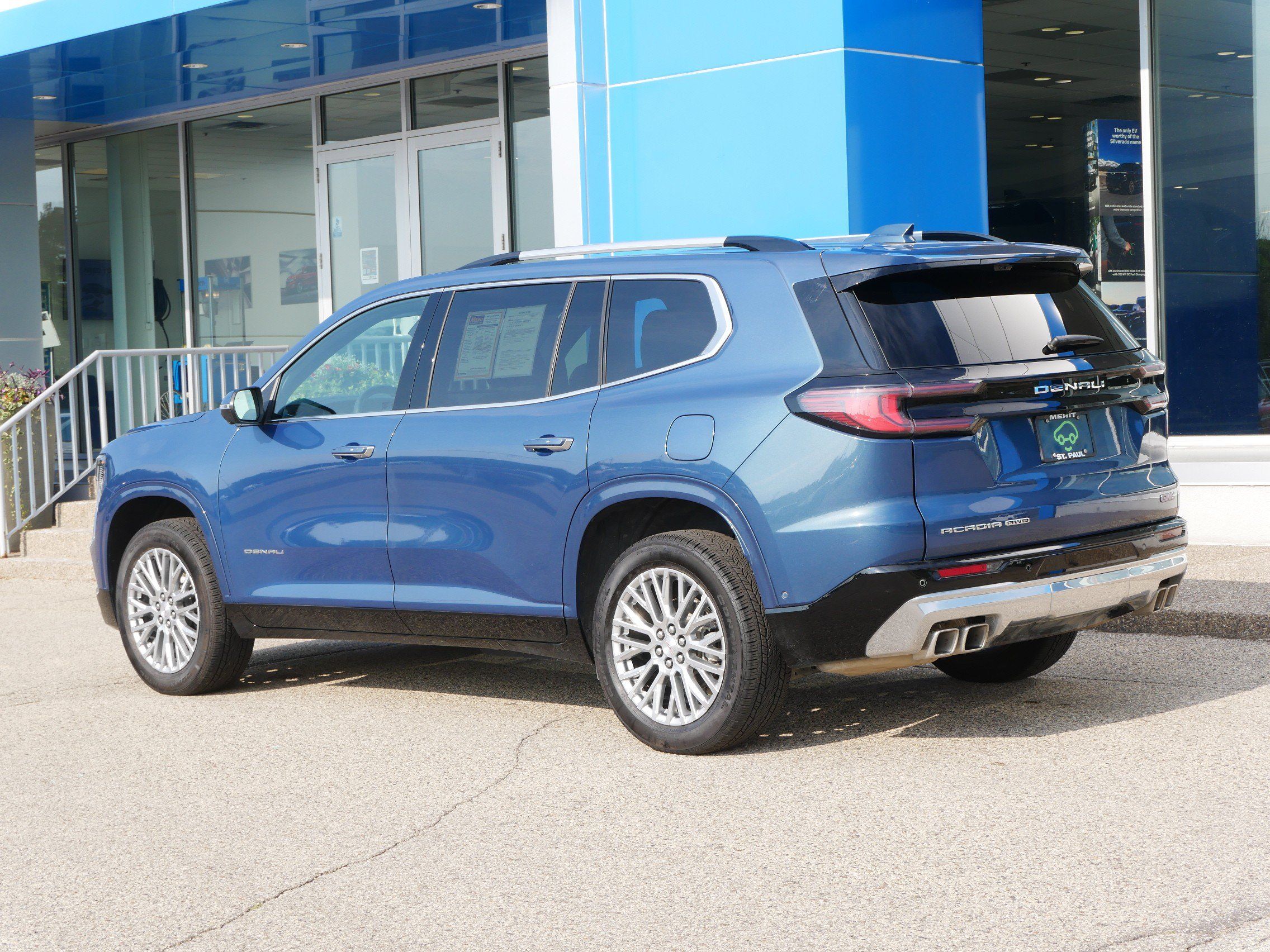 Certified 2026 GMC Acadia Denali w/ Super Cruise Package AWD/4WD image 4