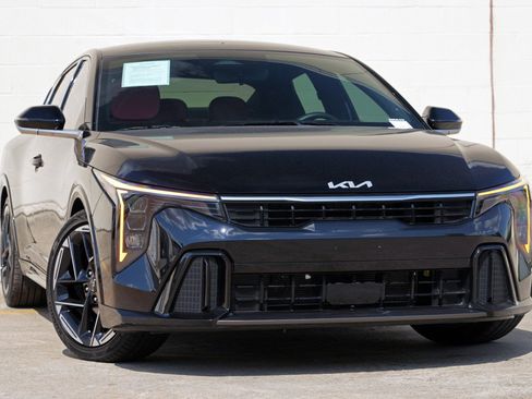 Used 2025 Kia K4 GT-Line w/ GT-Line Premium Package FWD image 2