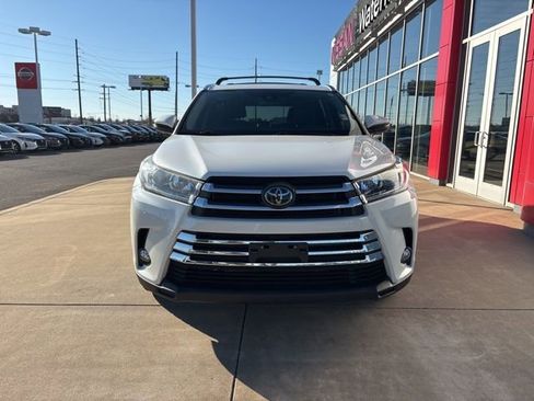 Used 2018 Toyota Highlander Limited image 3