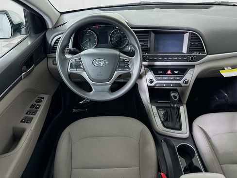 Used 2018 Hyundai Elantra SE w/ SE Connectivity Package 04 FWD image 3