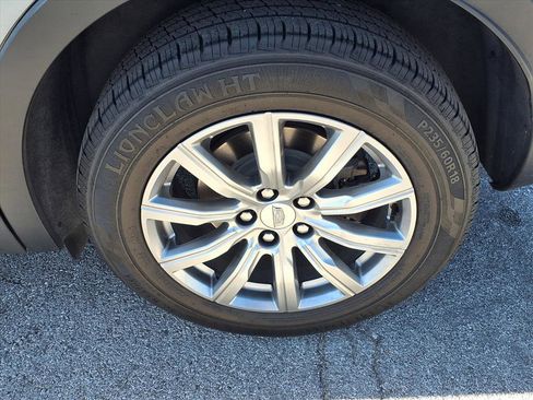 Used 2023 Cadillac XT4 Premium Luxury image 8