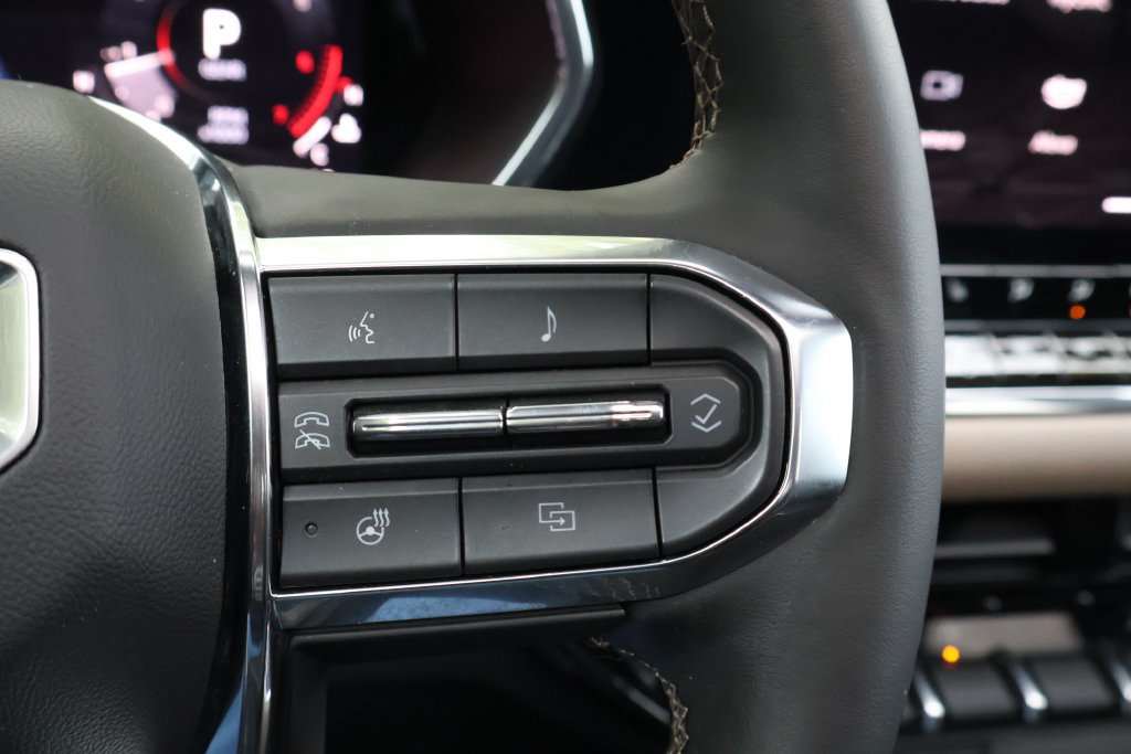 Certified 2025 GMC Canyon Denali AWD/4WD image 34