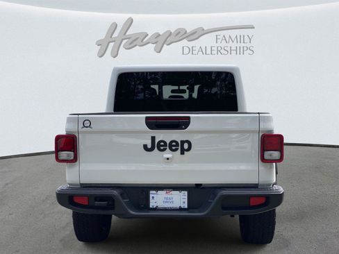 Used 2025 Jeep Gladiator Sport AWD/4WD image 4