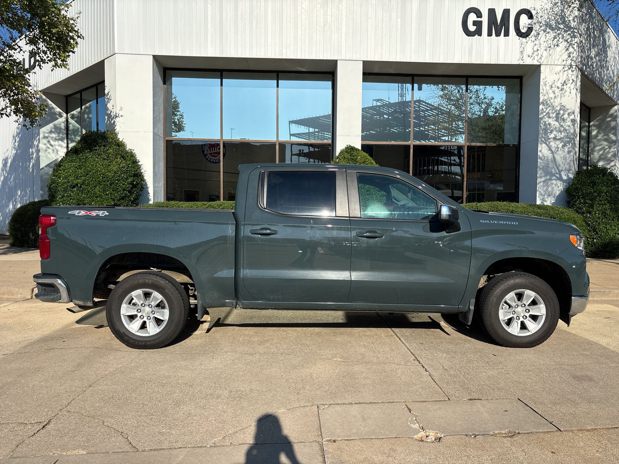 Used 2025 Chevrolet Silverado 1500 LT AWD/4WD image 9
