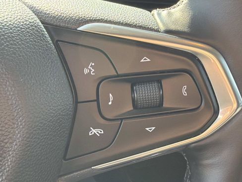 Certified 2025 Chevrolet Trax LT w/ LT Convenience Package image 7