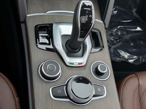 Used 2022 Alfa Romeo Stelvio Ti AWD/4WD image 28