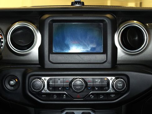 Certified 2018 Jeep Wrangler Unlimited Sahara w/ Dual Top Group image 13