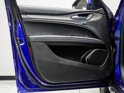 Used 2022 Alfa Romeo Stelvio Ti image 32