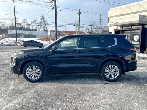 New 2026 Mitsubishi Outlander ES image 4