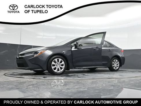 Used 2025 Toyota Corolla LE FWD image 42