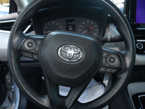 Used 2024 Toyota Corolla LE image 12