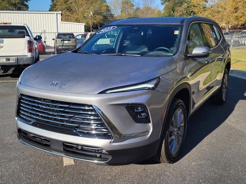 Used 2025 Buick Enclave Preferred image 7