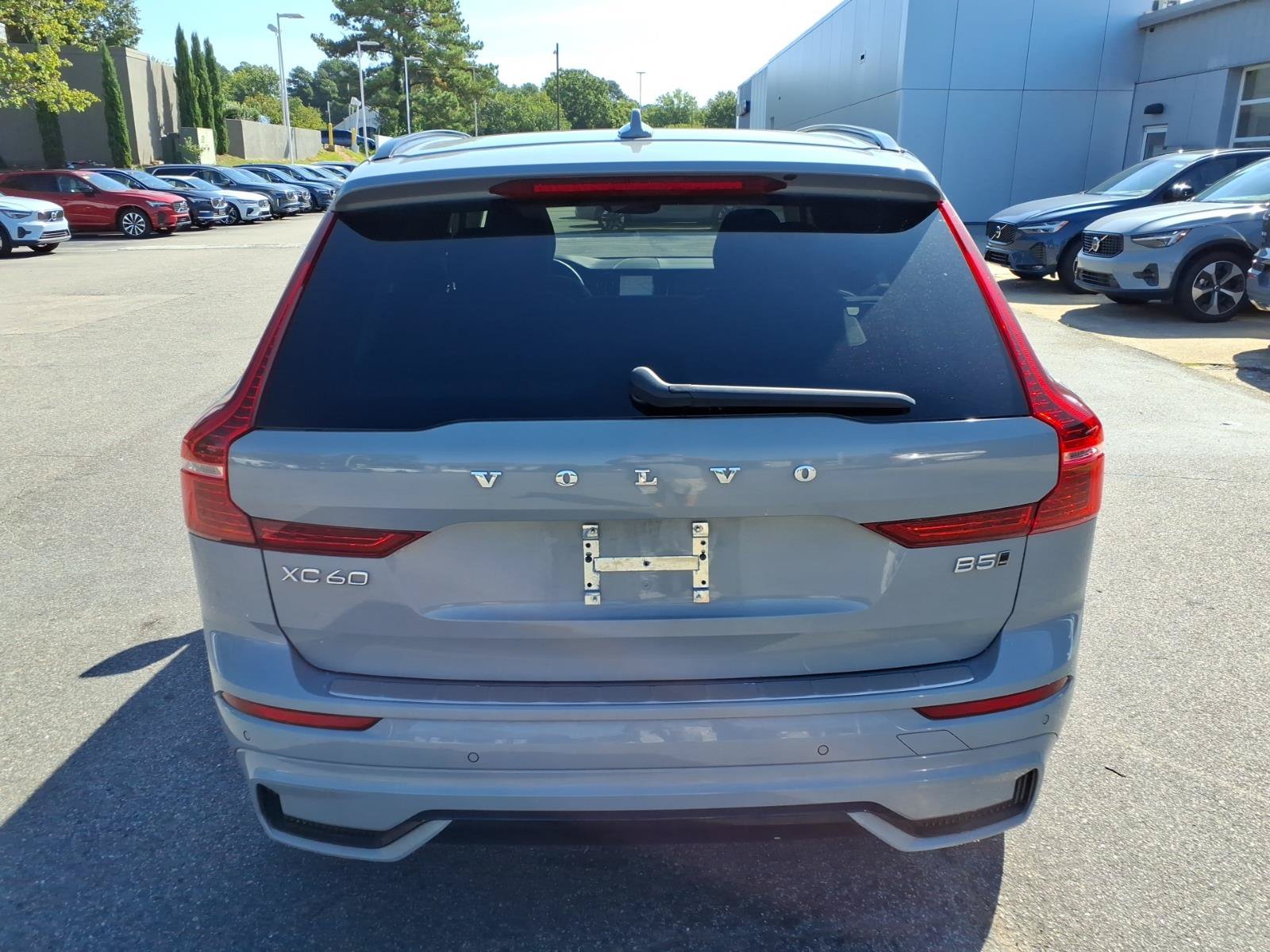 Used 2024 Volvo XC60 B5 Plus w/ Protection Package Premier AWD/4WD image 4