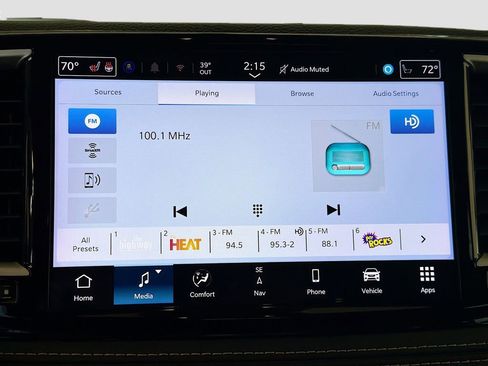 Used 2024 Chrysler Pacifica Limited FWD image 17