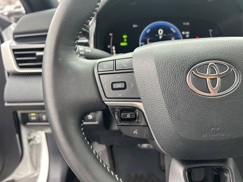 Used 2025 Toyota Camry SE image 18