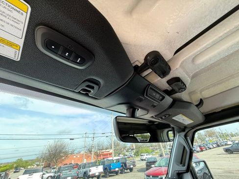 Used 2020 Jeep Gladiator Rubicon AWD/4WD image 25