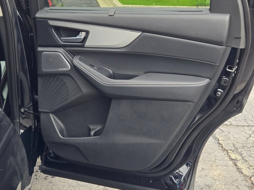 New 2026 Acura MDX w/ Technology Package FWD image 12