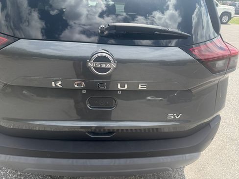 Certified 2022 Nissan Rogue SV FWD image 18