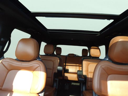 Used 2021 Lincoln Navigator Reserve image 35